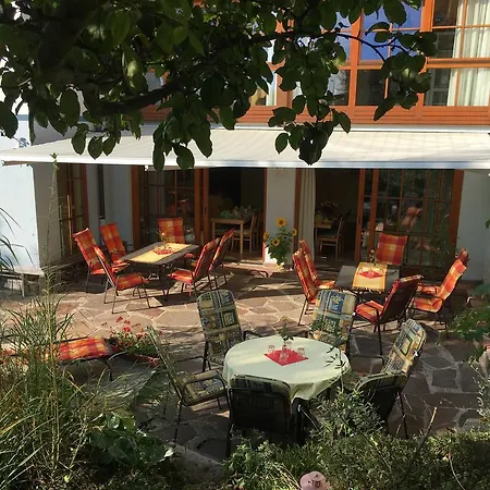 בית הארחה Gastehaus Schmid - Garni 3*